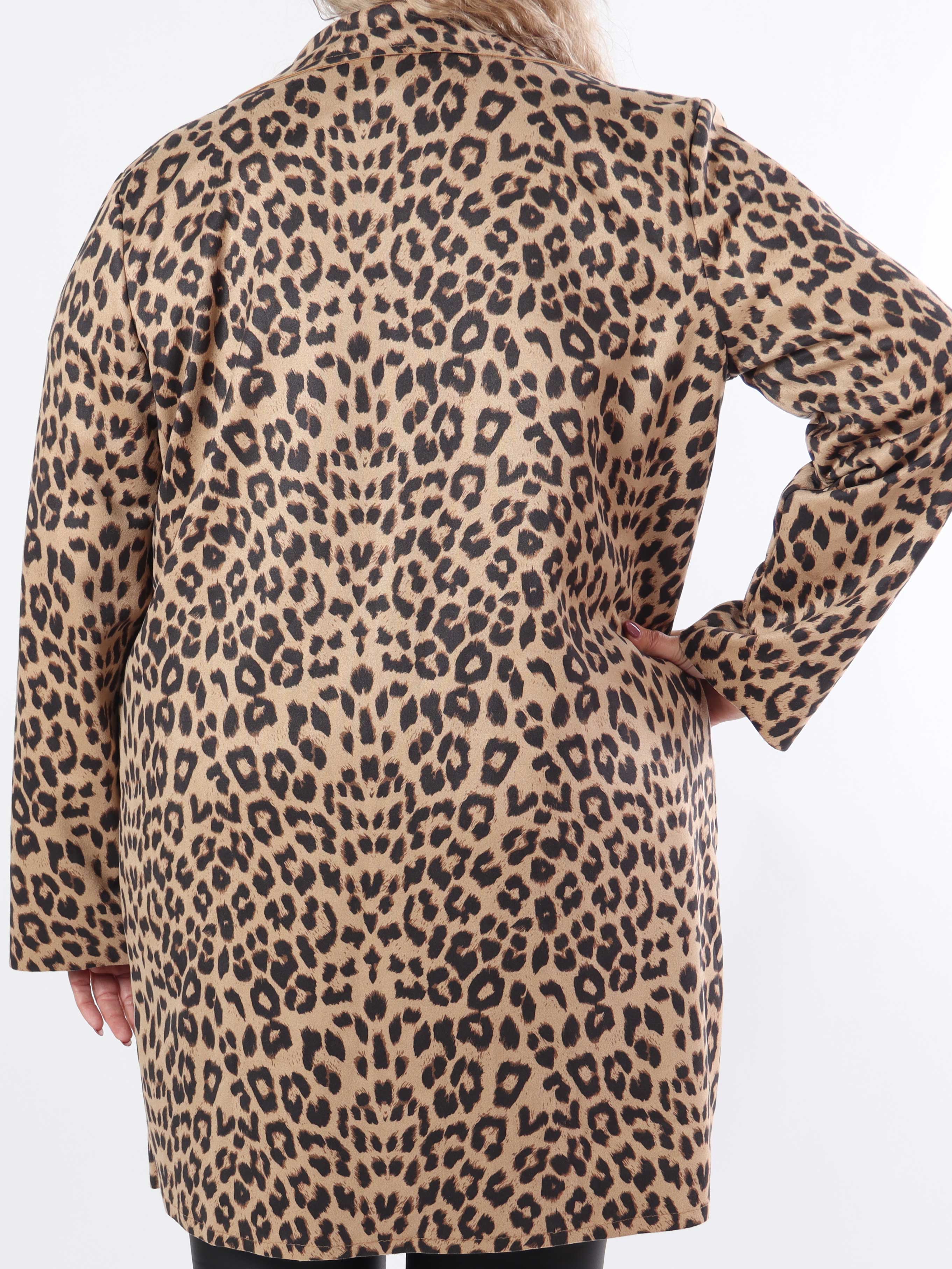 Belvi - Plus size frakke i ruskindslook med leopardprint